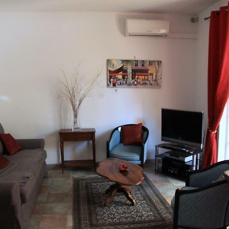 Appartement Avec Patio Et Garage Centre Ville Et Plage Санари-сюр-Мер Экстерьер фото