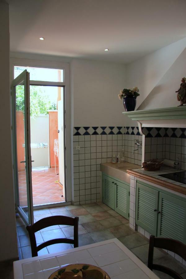 Appartement Avec Patio Et Garage Centre Ville Et Plage Санари-сюр-Мер Экстерьер фото