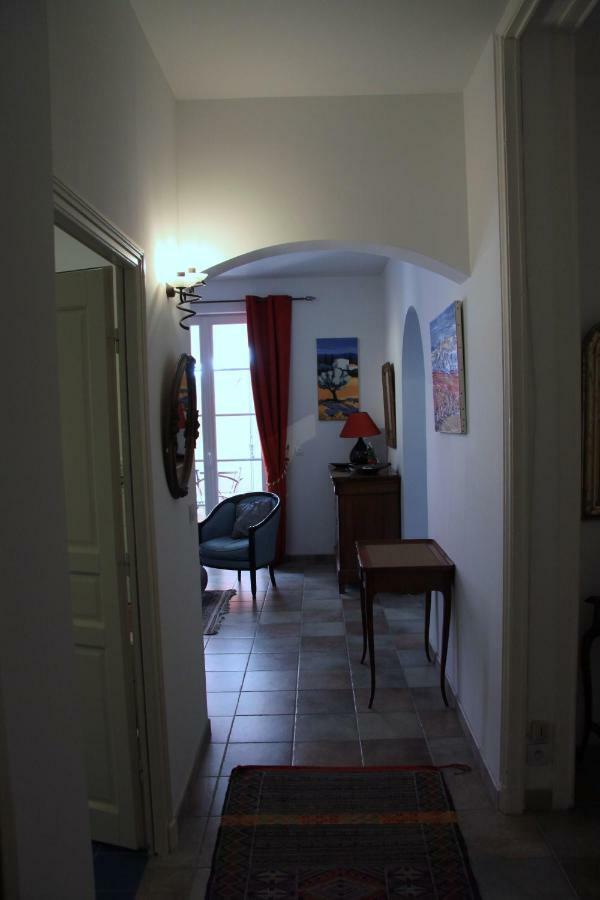 Appartement Avec Patio Et Garage Centre Ville Et Plage Санари-сюр-Мер Экстерьер фото