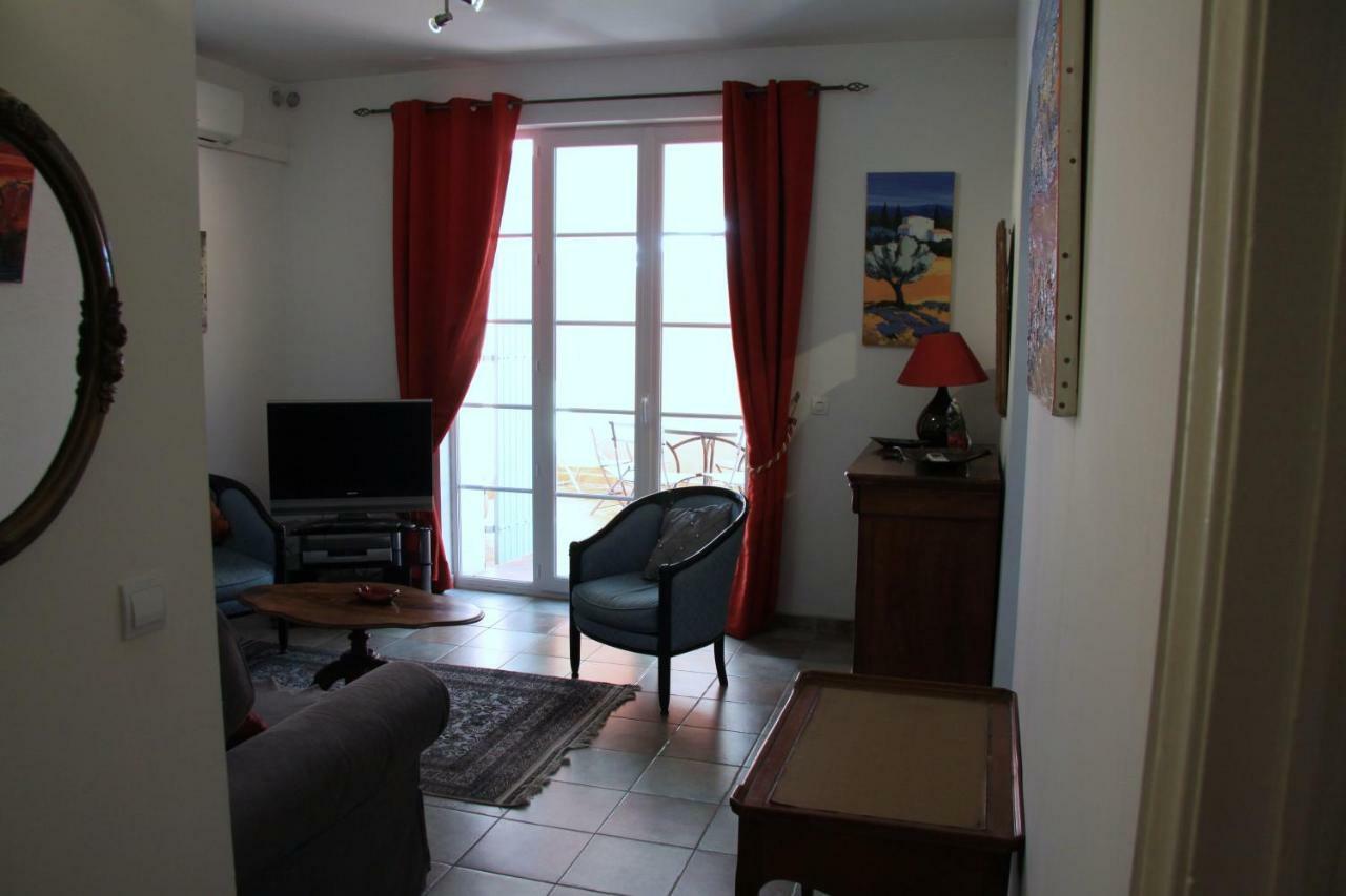 Appartement Avec Patio Et Garage Centre Ville Et Plage Санари-сюр-Мер Экстерьер фото